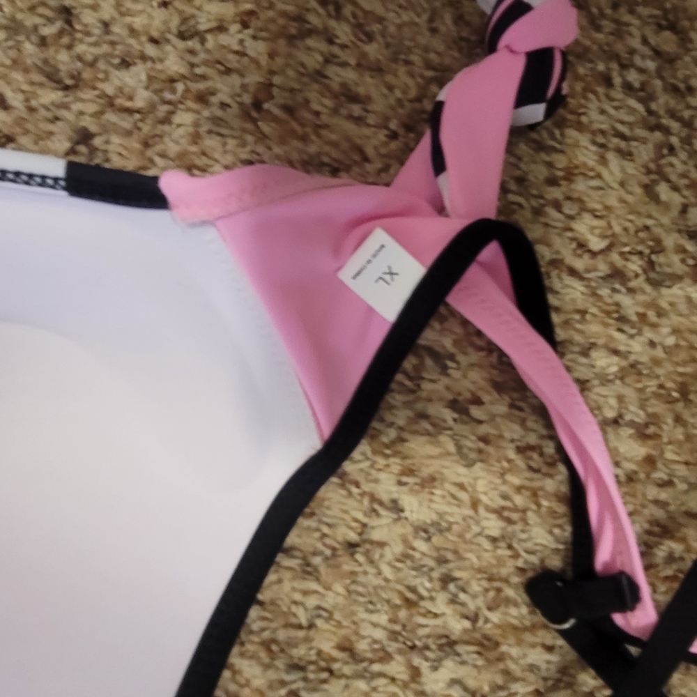Bathing suit - Picture 3 of 3